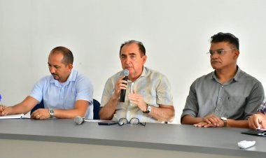 Prefeito se reúne com permissionários do Mercado Público de Floriano