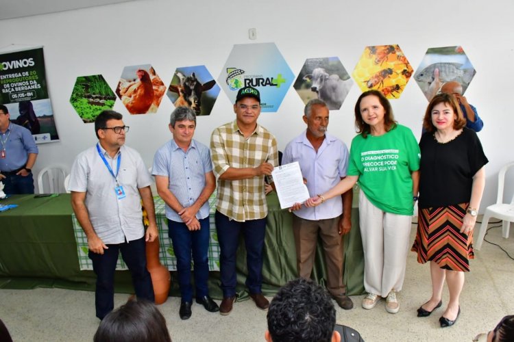 Prefeitura de Floriano entrega vinte ovelhas  a criadores rurais do município