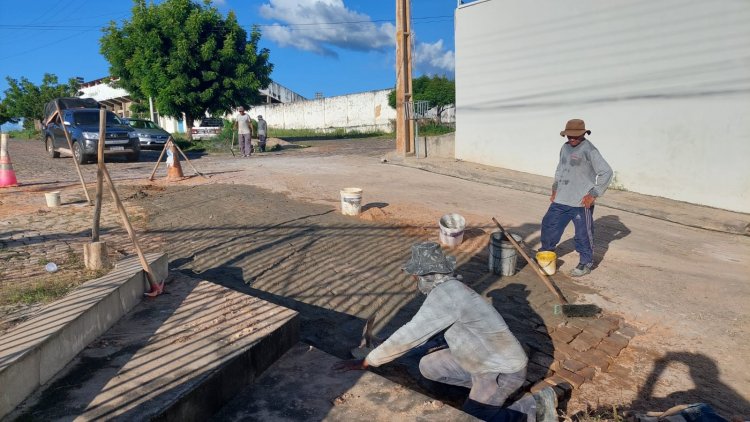 Infraestrutura: tapa-buracos recupera ruas em nove bairros de Floriano