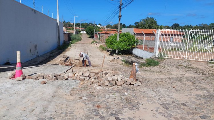 Infraestrutura: tapa-buracos recupera ruas em nove bairros de Floriano