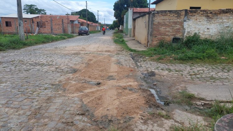 Infraestrutura: tapa-buracos recupera ruas em nove bairros de Floriano