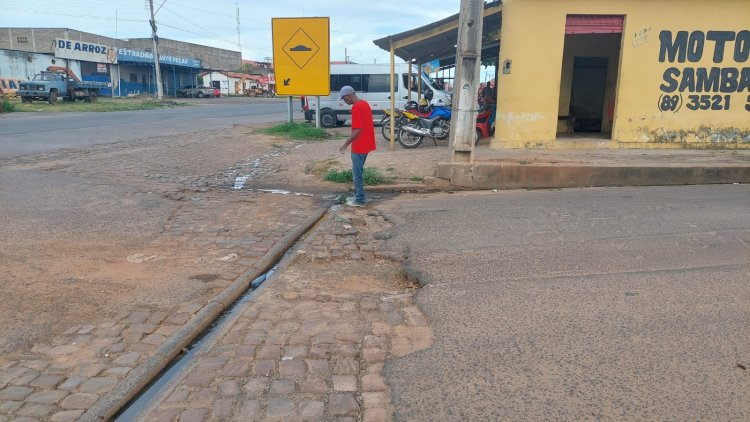 Infraestrutura: tapa-buracos recupera ruas em nove bairros de Floriano