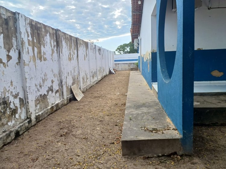 Floriano: Educação e Infraestrutura retomam roço e capina nas escolas do município