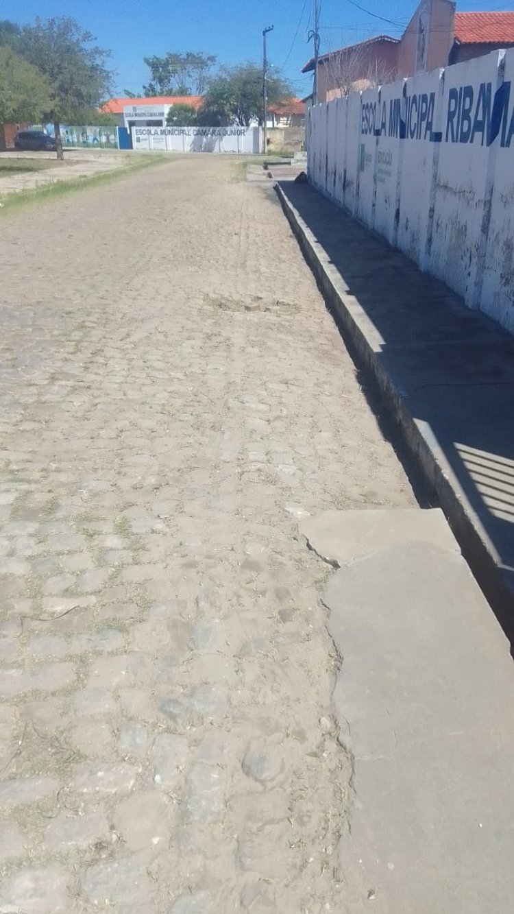 Floriano: Educação e Infraestrutura retomam roço e capina nas escolas do município