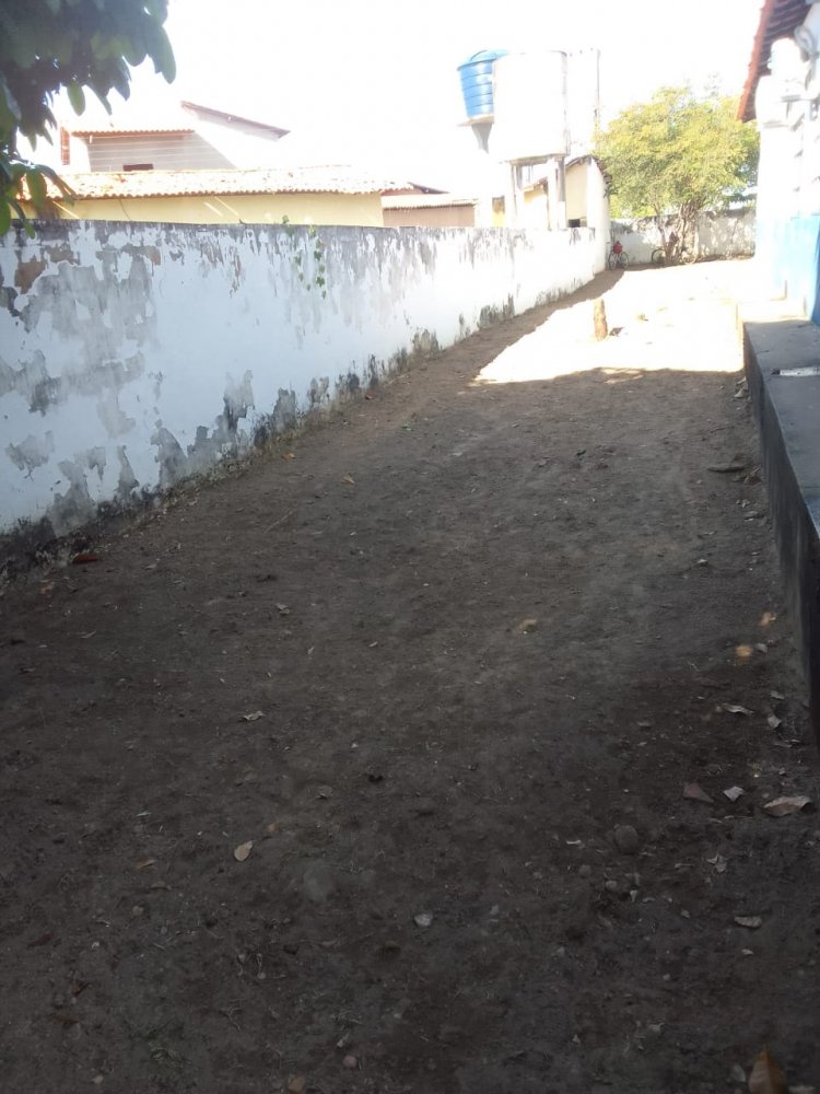 Floriano: Educação e Infraestrutura retomam roço e capina nas escolas do município