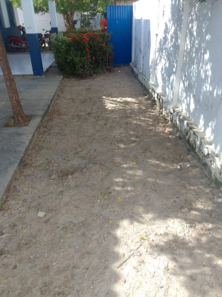Floriano: Educação e Infraestrutura retomam roço e capina nas escolas do município
