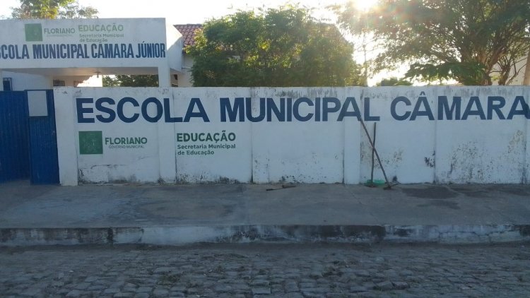 Floriano: Educação e Infraestrutura retomam roço e capina nas escolas do município