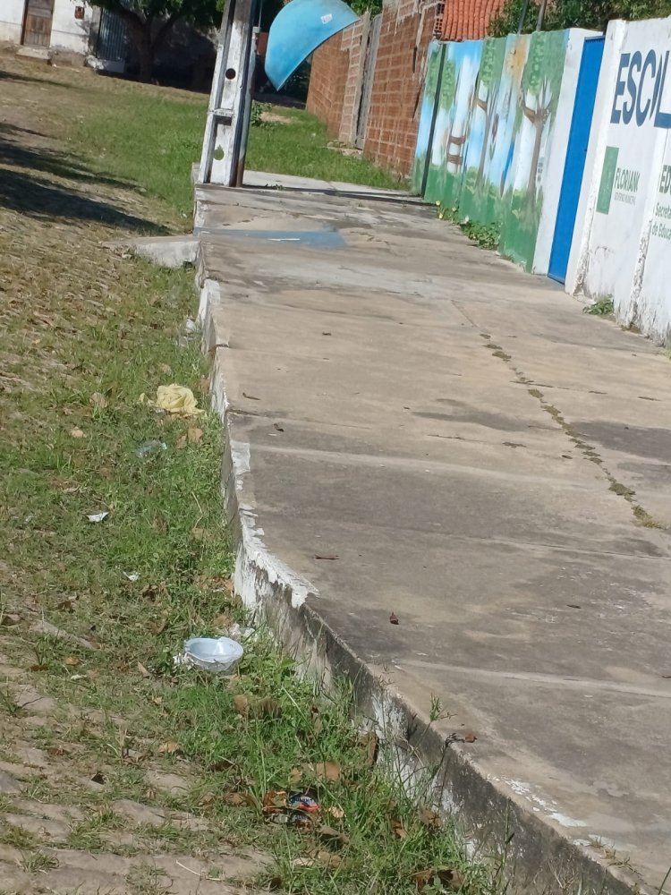 Floriano: Educação e Infraestrutura retomam roço e capina nas escolas do município