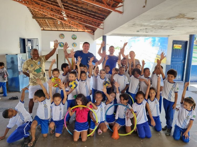 Alunos da Escola Municipal Antonieta Castro participam de ação de incentivo à atividade física  
