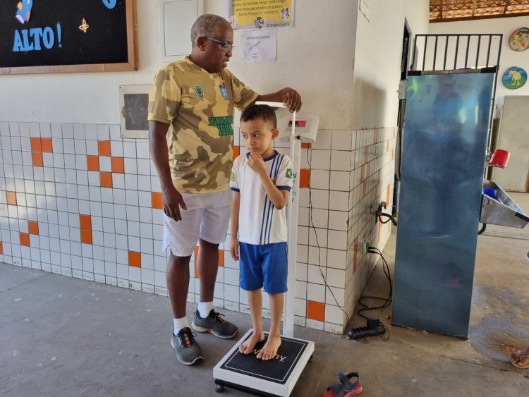 Alunos da Escola Municipal Antonieta Castro participam de ação de incentivo à atividade física  