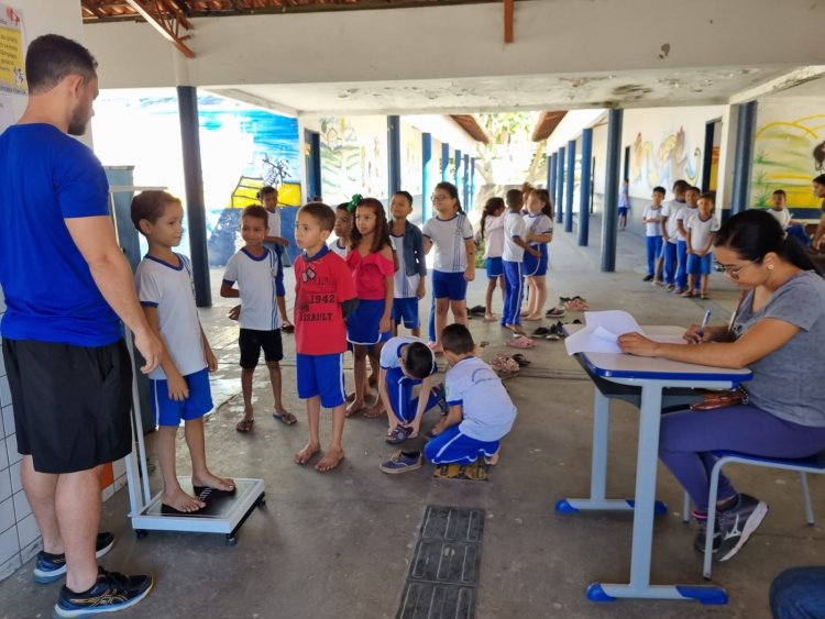 Alunos da Escola Municipal Antonieta Castro participam de ação de incentivo à atividade física  
