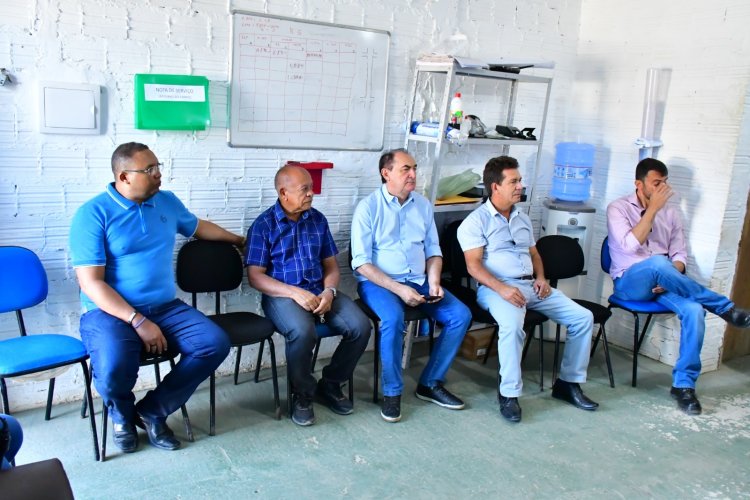 Prefeito Antônio Reis  visita obras do Esgotamento Sanitário de Floriano