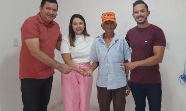 "Agora tô ouvindo tudo", diz seu Arlindo aos 93 anos