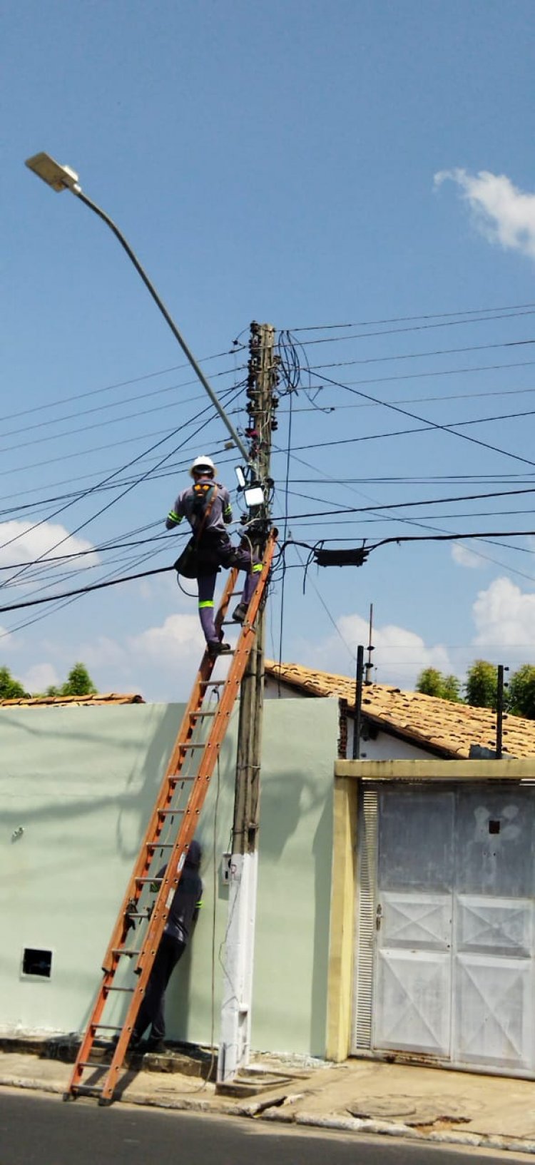 Prefeitura de Floriano recupera iluminação dos cemitérios para o dia de Finados