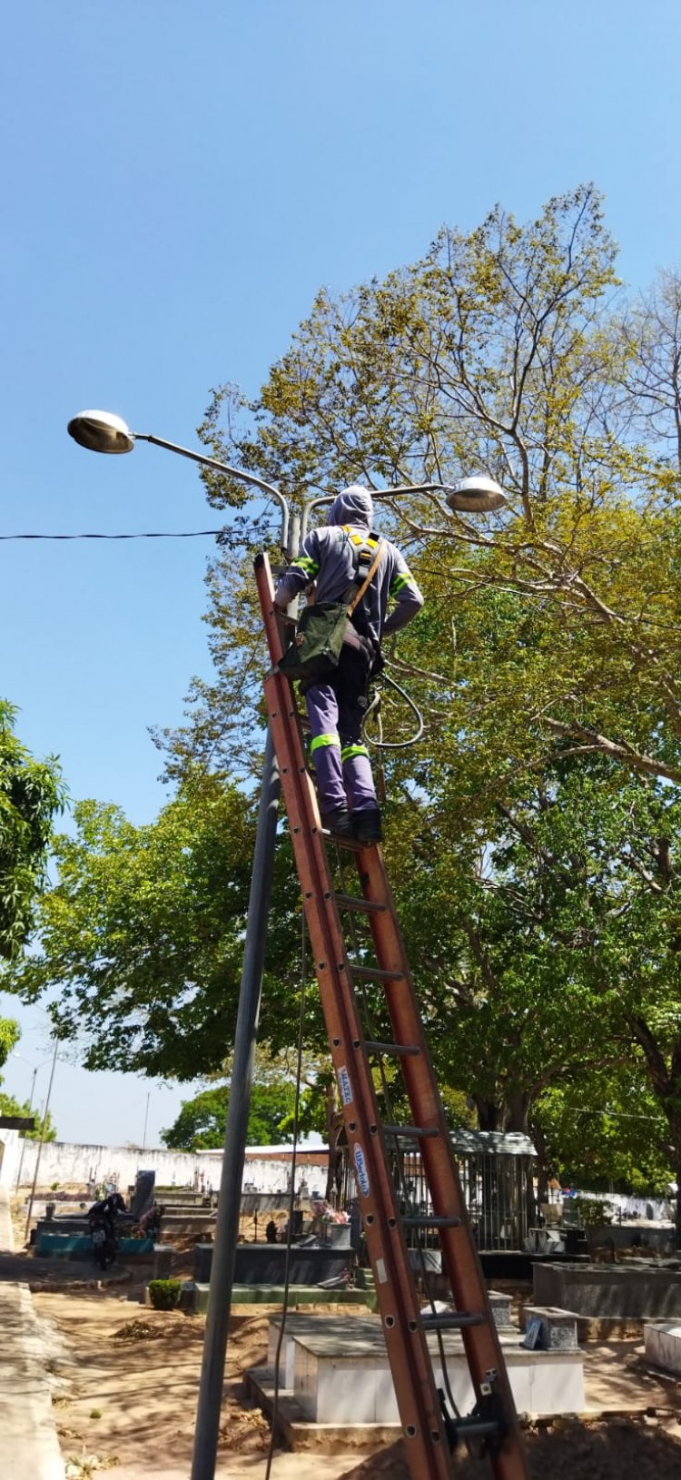 Prefeitura de Floriano recupera iluminação dos cemitérios para o dia de Finados