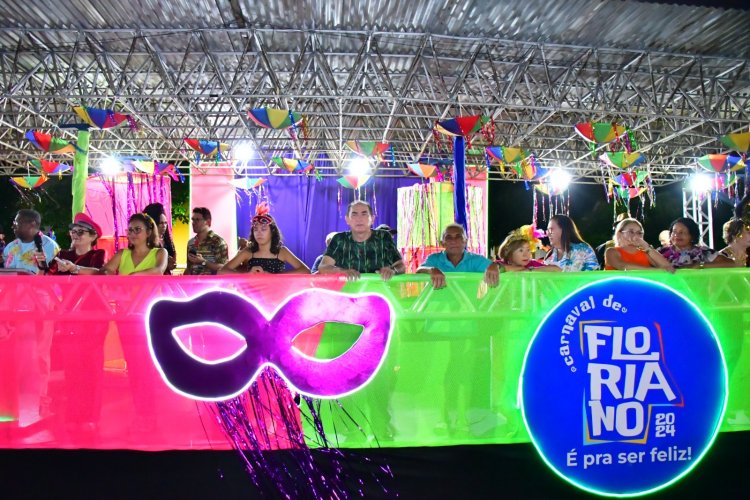 Desfile de escolas de samba e shows na beira-rio marcam o último dia do Carnaval de Floriano