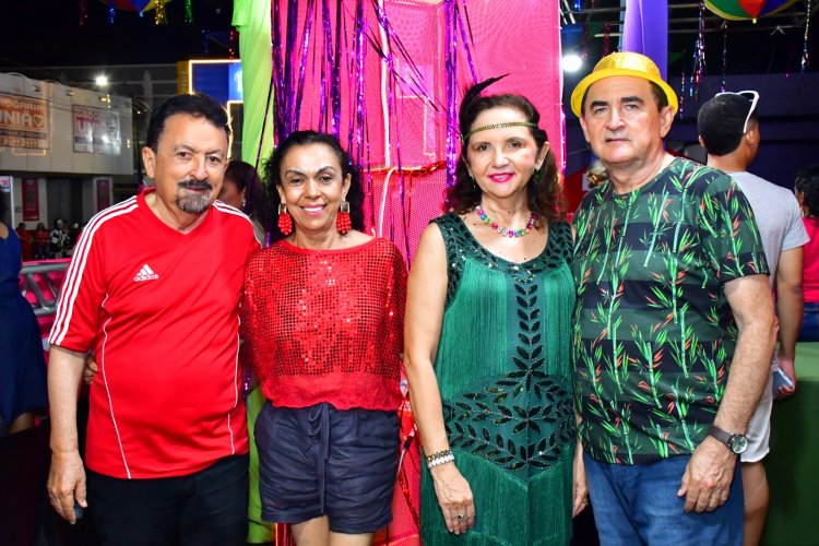 Desfile de escolas de samba e shows na beira-rio marcam o último dia do Carnaval de Floriano