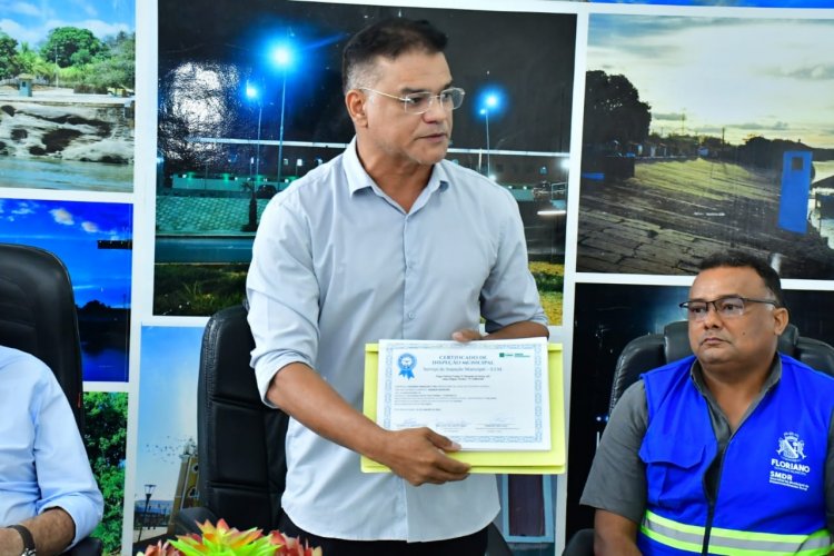 Prefeitura de Floriano entrega 1° selo de Inspeção Municipal