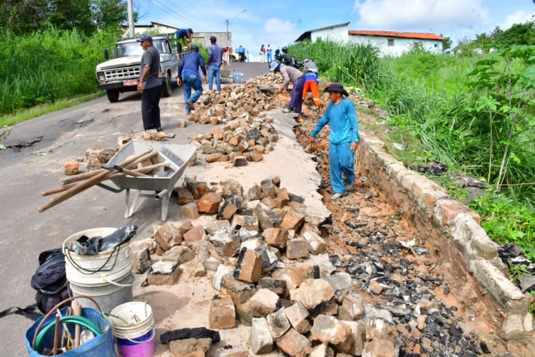 SEINFRA realiza obras de tapa-buracos no Planalto Sambaíba e desobstrução em ruas de Floriano