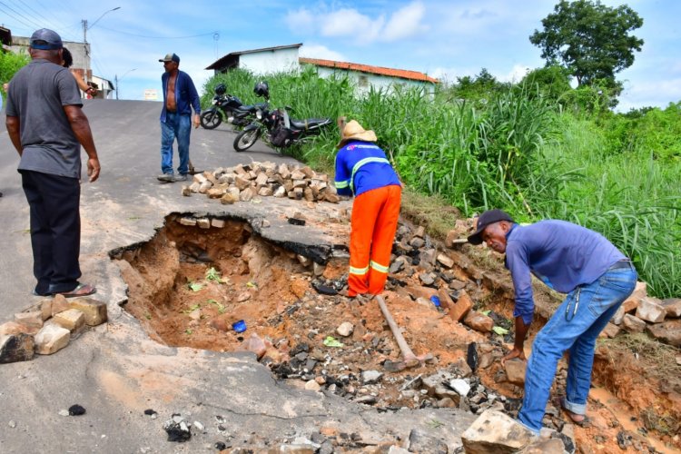 SEINFRA realiza obras de tapa-buracos no Planalto Sambaíba e desobstrução em ruas de Floriano