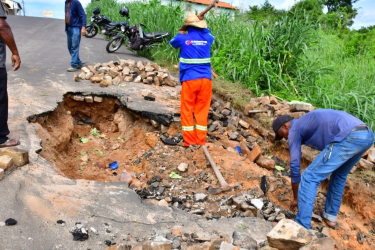 SEINFRA realiza obras de tapa-buracos no Planalto Sambaíba e desobstrução em ruas de Floriano