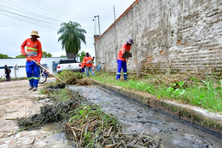Saúde e Infraestrutura realizam ação no Bairro Via Azul no combate ao mosquito da Dengue