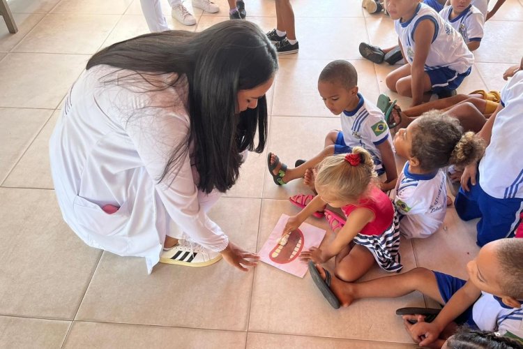 Escolas municipais de Floriano recebem ações preventivas em saúde bucal
