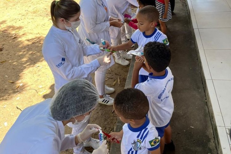 Escolas municipais de Floriano recebem ações preventivas em saúde bucal