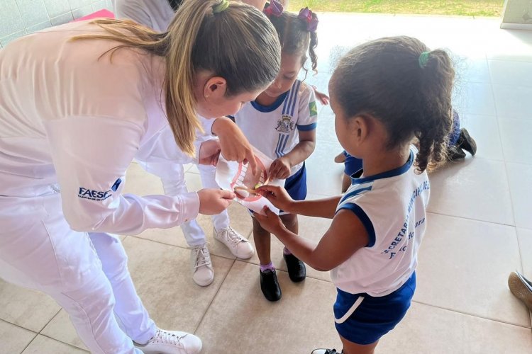 Escolas municipais de Floriano recebem ações preventivas em saúde bucal