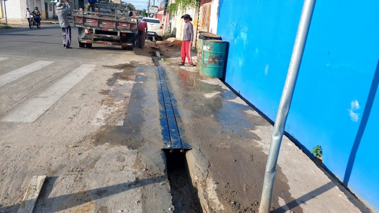 Infraestrutura de Floriano realiza serviços em diversas frentes nas zonas urbana e rural do município