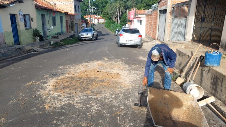 Infraestrutura de Floriano realiza serviços em diversas frentes nas zonas urbana e rural do município