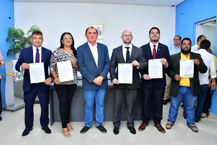 Prefeito de Floriano empossa novos secretários da gestão municipal