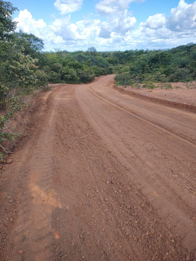 Infraestrutura de Floriano realiza obras de recuperação, iluminação, piçarramento e desobstrução de galeria no município