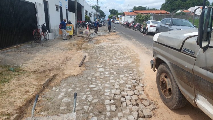 Infraestrutura de Floriano realiza obras de recuperação, iluminação, piçarramento e desobstrução de galeria no município