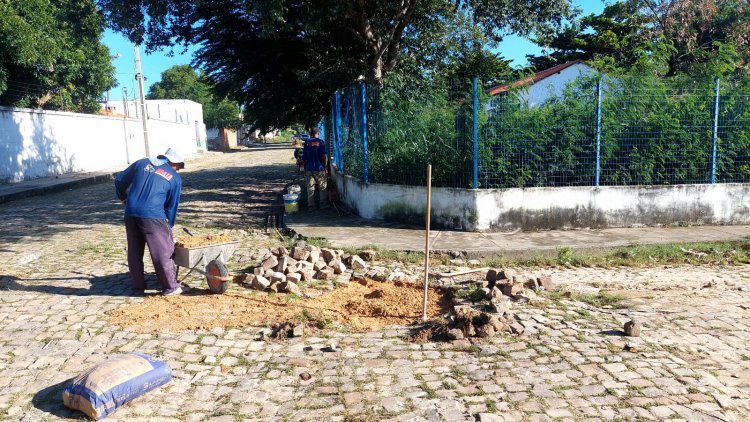 Infraestrutura de Floriano realiza obras de recuperação, iluminação, piçarramento e desobstrução de galeria no município