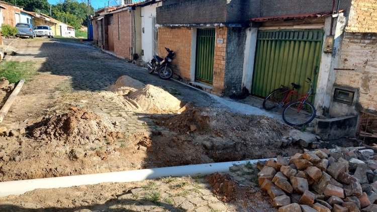 Infraestrurura: Prefeitura de Floriano realiza obras de recuperação em 15 ruas da cidade