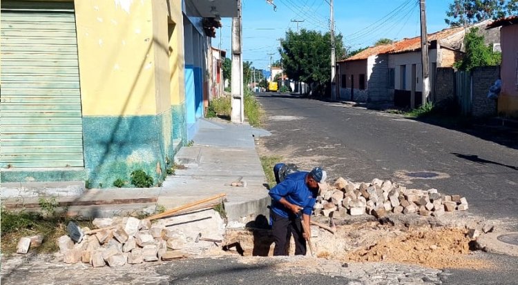 Infraestrurura: Prefeitura de Floriano realiza obras de recuperação em 15 ruas da cidade