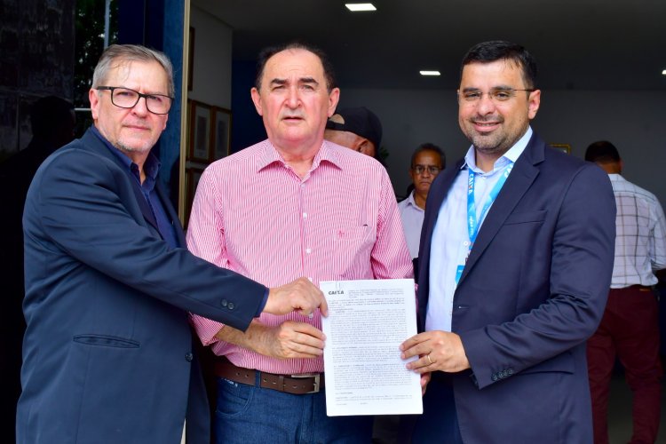 Minha Casa, Minha Vida: Prefeito Antônio Reis assina contratos para a construção de 372 casas em Floriano
