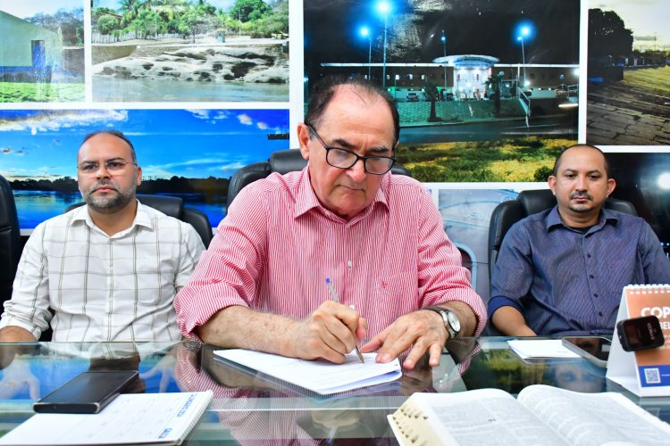 Minha Casa, Minha Vida: Prefeito Antônio Reis assina contratos para a construção de 372 casas em Floriano