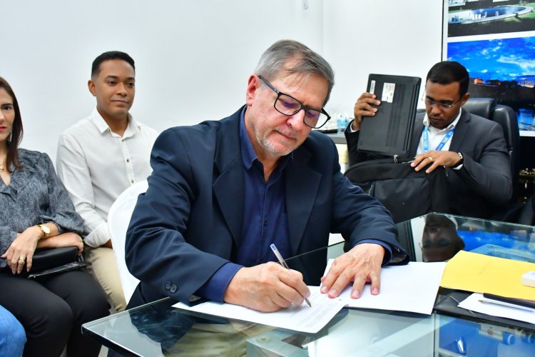 Minha Casa, Minha Vida: Prefeito Antônio Reis assina contratos para a construção de 372 casas em Floriano