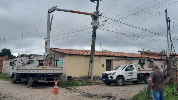 Prefeitura de Floriano realiza mais de 700 serviços de iluminação pública no mês de abril