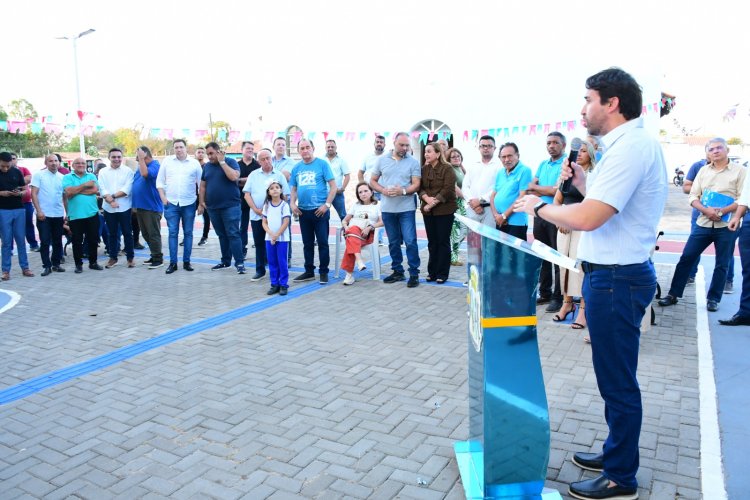 Prefeitura de Floriano entrega mais seis ruas calçadas à população nos 128 anos da cidade