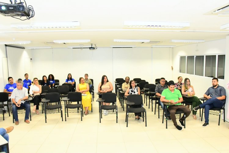 Prefeitura de Floriano promove roda de conversa em alusão ao Dia do Turismo e do Turismólogo