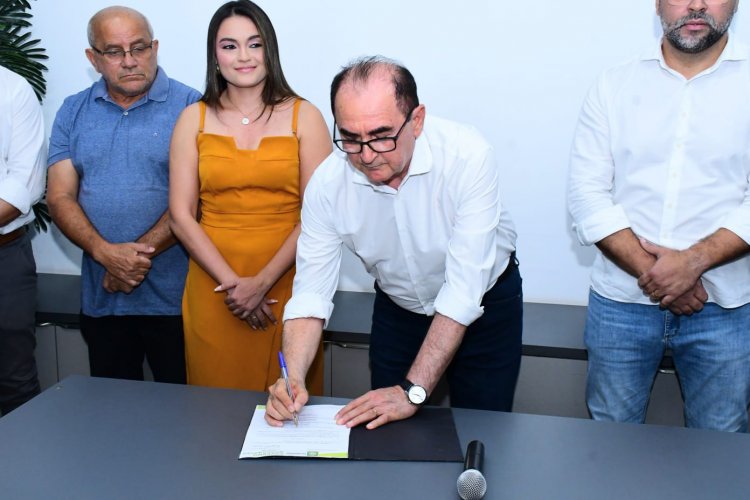 Empossada a nova secretária de Comunicação de Floriano, Kívia Resende