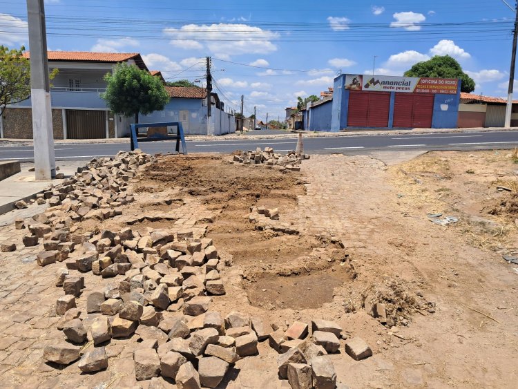 Prefeitura de Floriano realiza operação Tapa-Buracos em mais de 30 vias públicas no mês de outubro