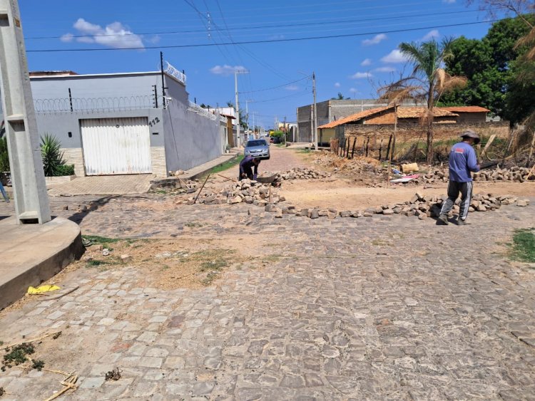Prefeitura de Floriano realiza operação Tapa-Buracos em mais de 30 vias públicas no mês de outubro