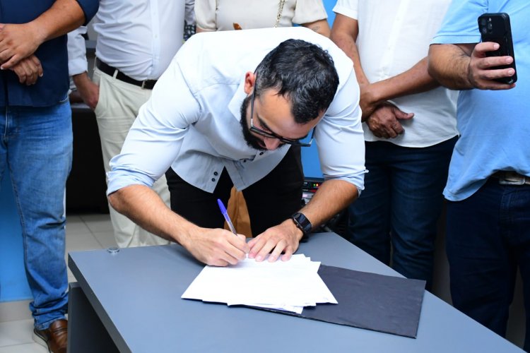 Educação: assinadas ordens de serviço para reforma e ampliação de quatro escolas da rede municipal de Floriano