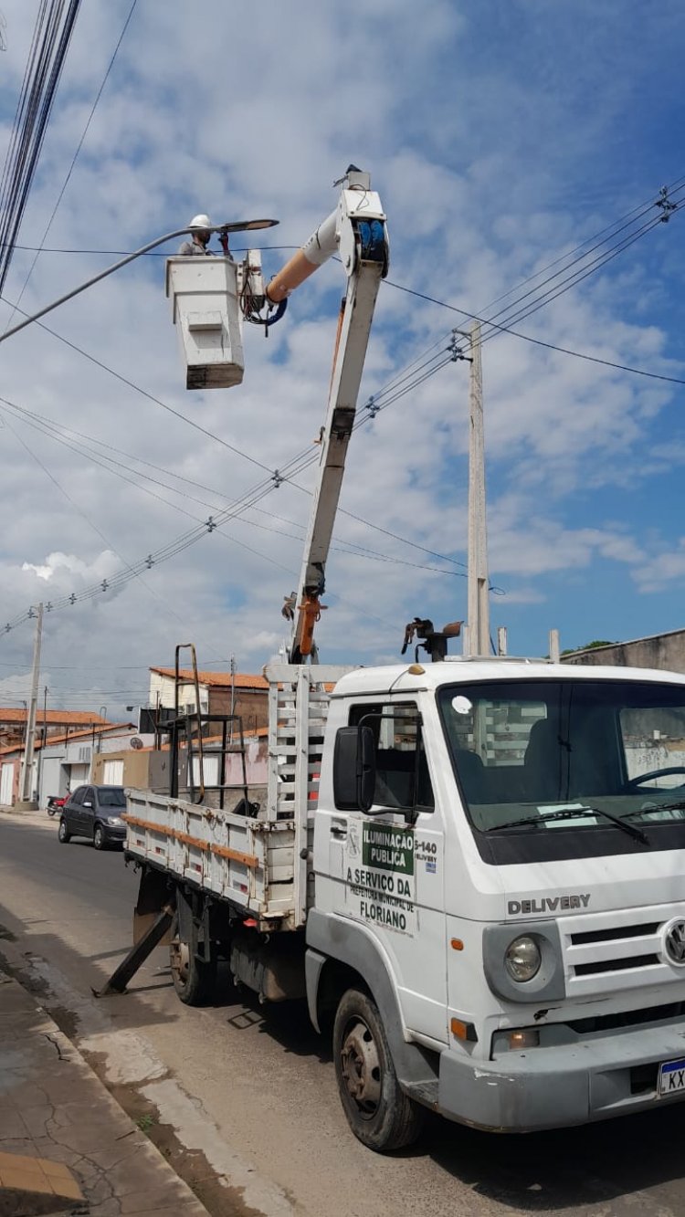 Iluminação Pública: Prefeitura de Floriano realiza mais de 600 serviços em dezembro de 2025