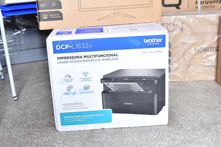 Educação de Floriano realiza entrega de materiais permanentes às escolas da rede municipal