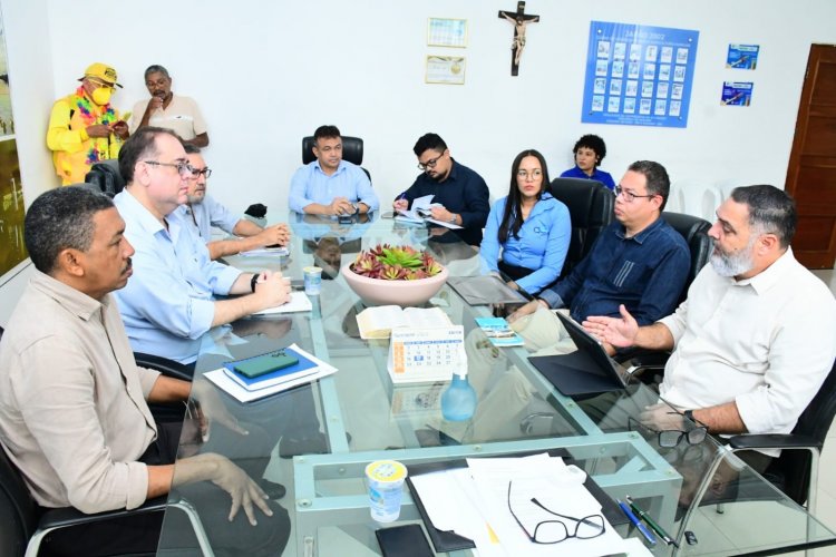 Prefeitura de Floriano se reúne com Águas do Piauí para tratar sobre vazamentos na rede de esgoto